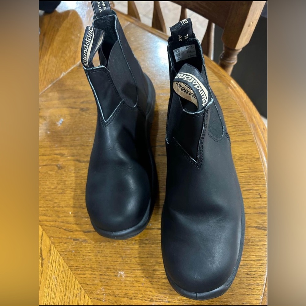 Black work and safety boots Blundstone